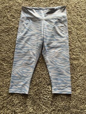 Womens Periwinkle & Lavender Zebra Print Active Capri Leggings